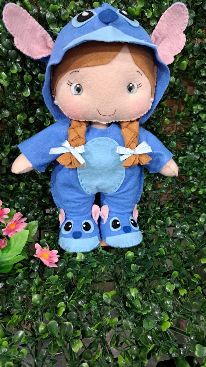 Boneca com fantasia de Stitch em feltro