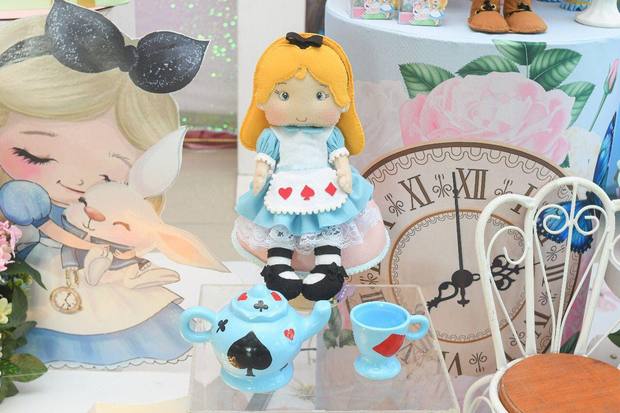 Alice no País das Maravilhas em feltro